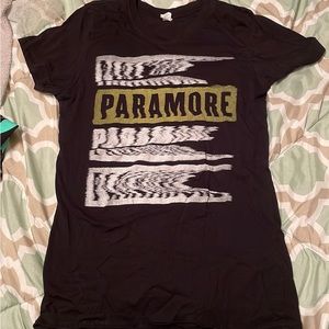 Paramore band shirt